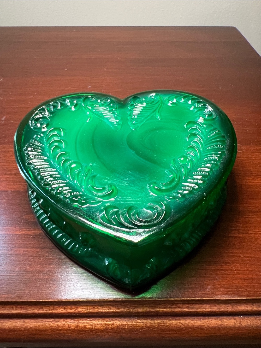 Vintage Boyd Glass Heart Box Emerald Green Malachite Slag Glass Cambridge, OH